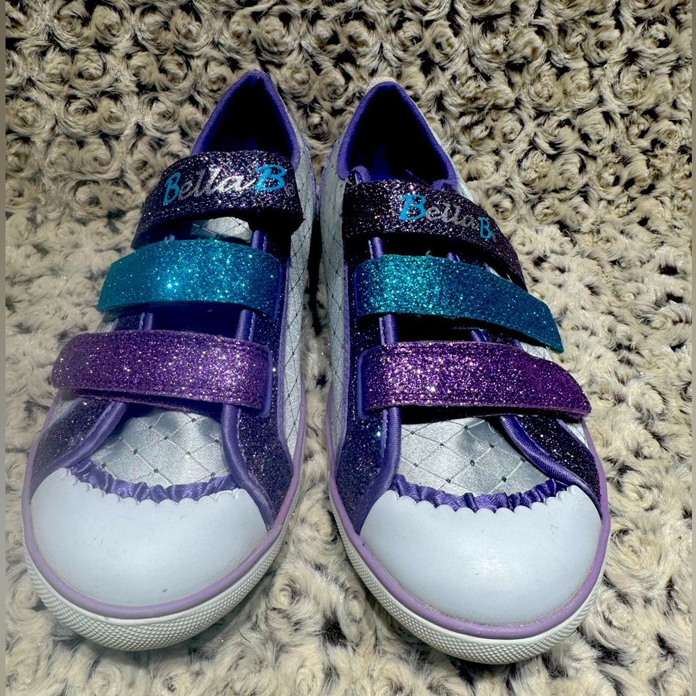 Skechers  Brand New Gilrls US 1.5 Silver/white/ glitter Triple Velcro straps